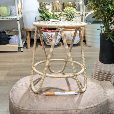 【ディスプレイチェア】 幅 約24.5cm 高さ 約27.5cm  天面の直径 約21.5cm