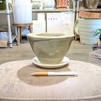 【 941 】内径 約10cm 高さ 約10cm 外径 約16cm (受皿付・鉢底穴あり)