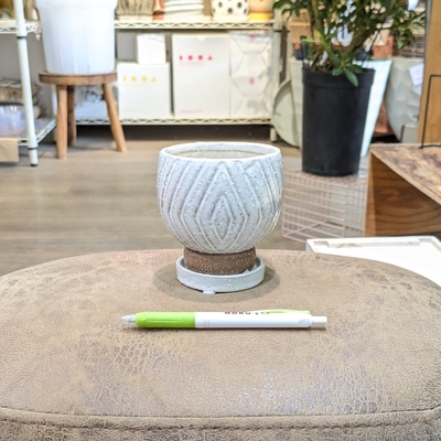 《 423 》内径 約8cm 高さ 約10cm (受皿付・鉢底穴あり)