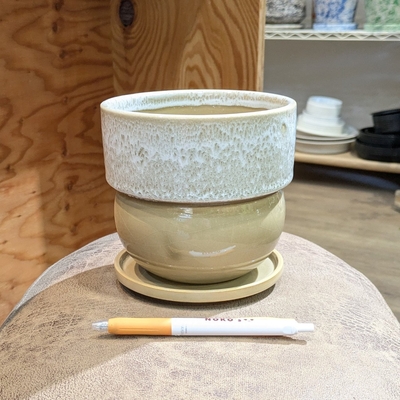 【 166 】内径 約13cm 高さ 約13cm (受皿付・鉢底穴あり)