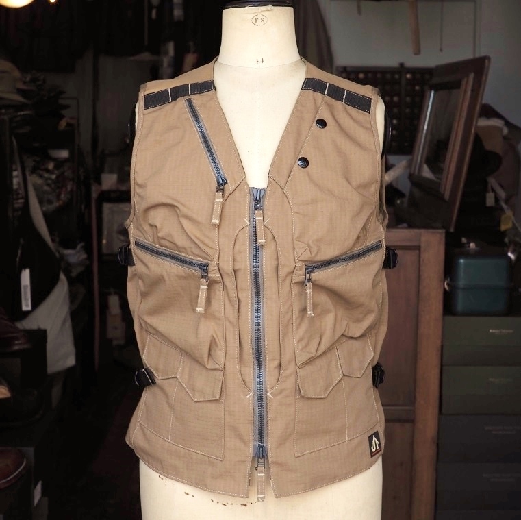 フリーホイラーズ　ベスト フリーホイーラーズ エクスペディション バックパック ベスト デザート