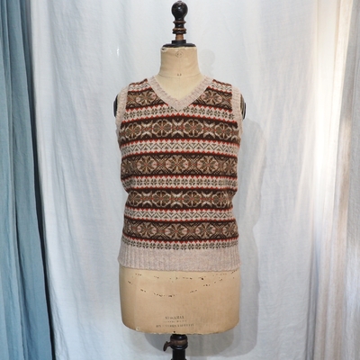 アジャスタブルコスチューム×ジェミーソンズ フェアアイル スリップオーバー　BROWN　AK-042