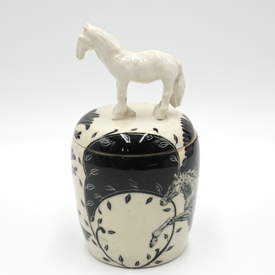 金本美香『干支（午）蓋物 』