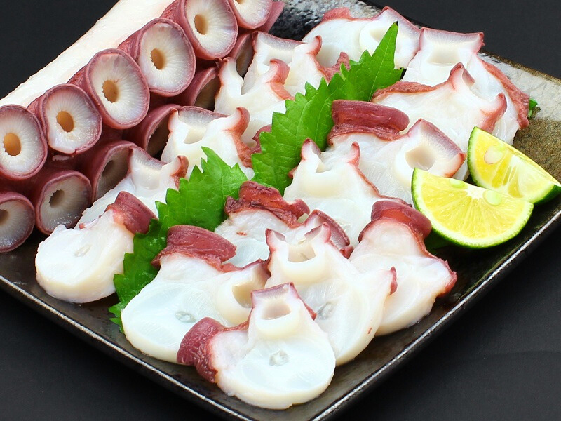 絶妙なボイル加減で仕上がったタコ足。刺身で味わう旨味と歯ごたえ