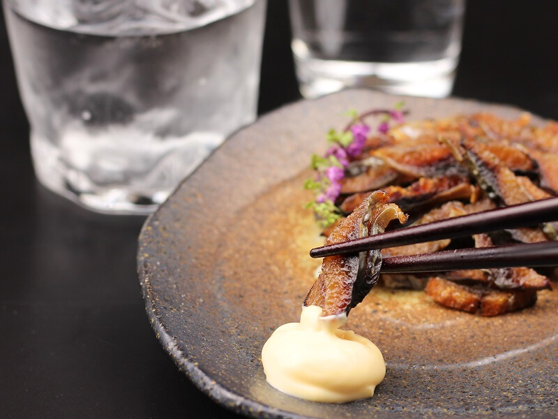 マヨネーズを添えると至福の一口に。日本酒と相性抜群