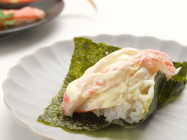 解凍するだけ！食卓が豪華なカニ宴会