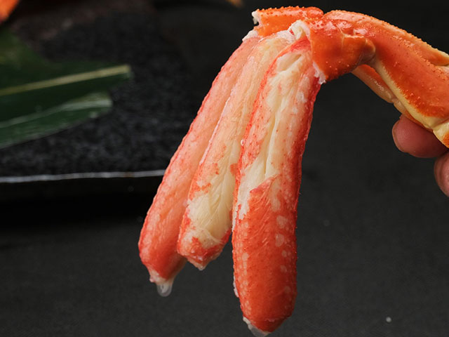 解凍するだけ！食卓が豪華なカニ宴会