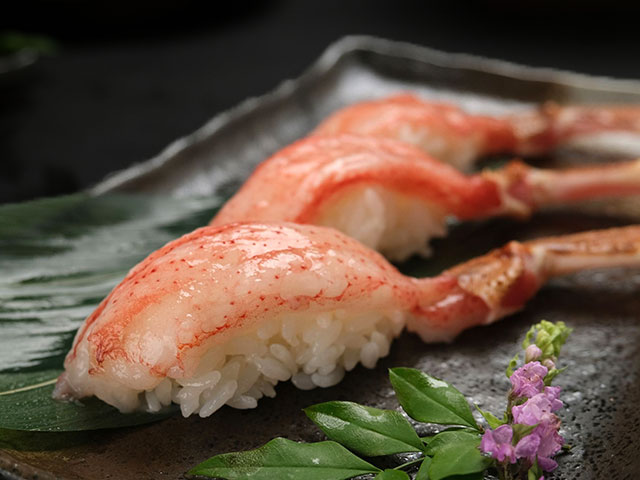 おうちで贅沢！生カニ寿司・カニ丼