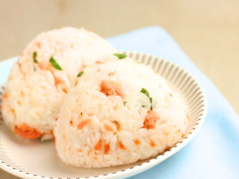 秋鮭ほぐしのおにぎり