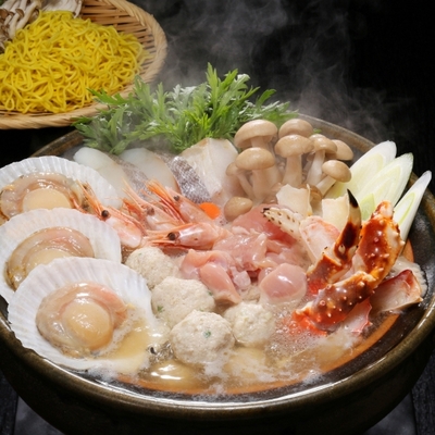 【北海道産たらばがに出汁】中札内どりと海鮮の水炊き鍋（〆味噌ラーメン付）