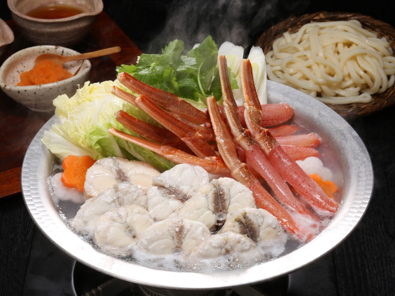 真ふぐとかにを味わう、冬のちり鍋