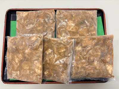 【決算セール】小形牧場の黒毛和牛　煮込みホルモン300ｇ&times;5パック