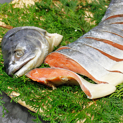 □旬□【人気】秋鮭ｵｽ　〈2㎏の半身〉北海道産