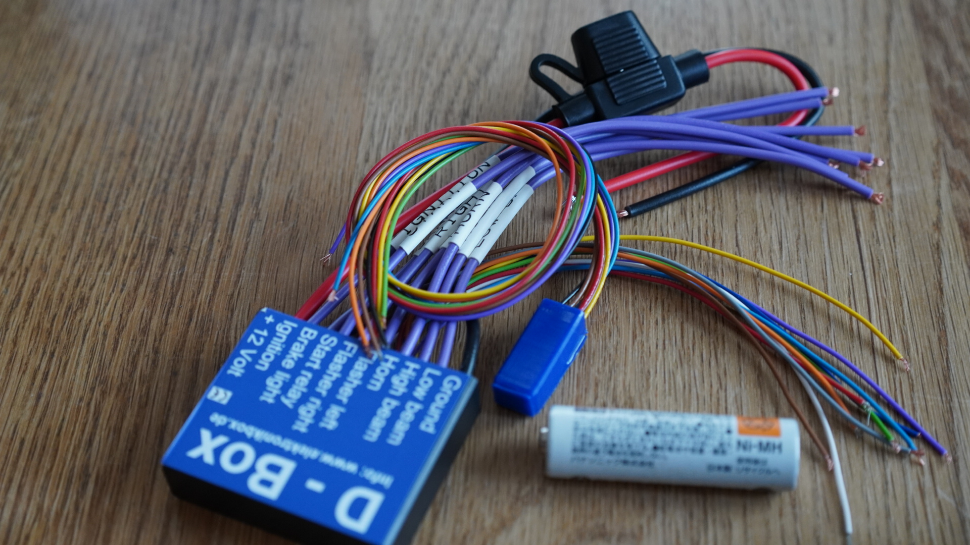 カスタムビルダー定番！配線引き直し必須アイテム