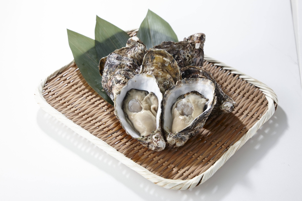 殻付生牡蠣「江戸前オイスター」中サイズ（約100g）（2年牡蠣）30個