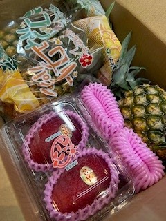 東村産ゴールドバレル・スナックパイン・石垣島産ジュワリーパイン・豊見城産アップルマンゴー　三種のパインとアップルマンゴーの甘～い詰合せギフト　