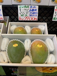 豊見城産キーツマンゴー　秀品　高糖度　2kg以上！　2玉～4玉入り　