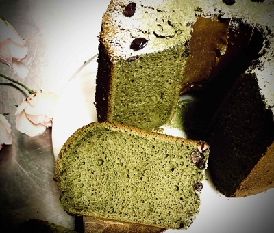 和風抹茶のシフォンケーキ（２０センチホール・１０カットの切込み入りで召し上がりやすい）