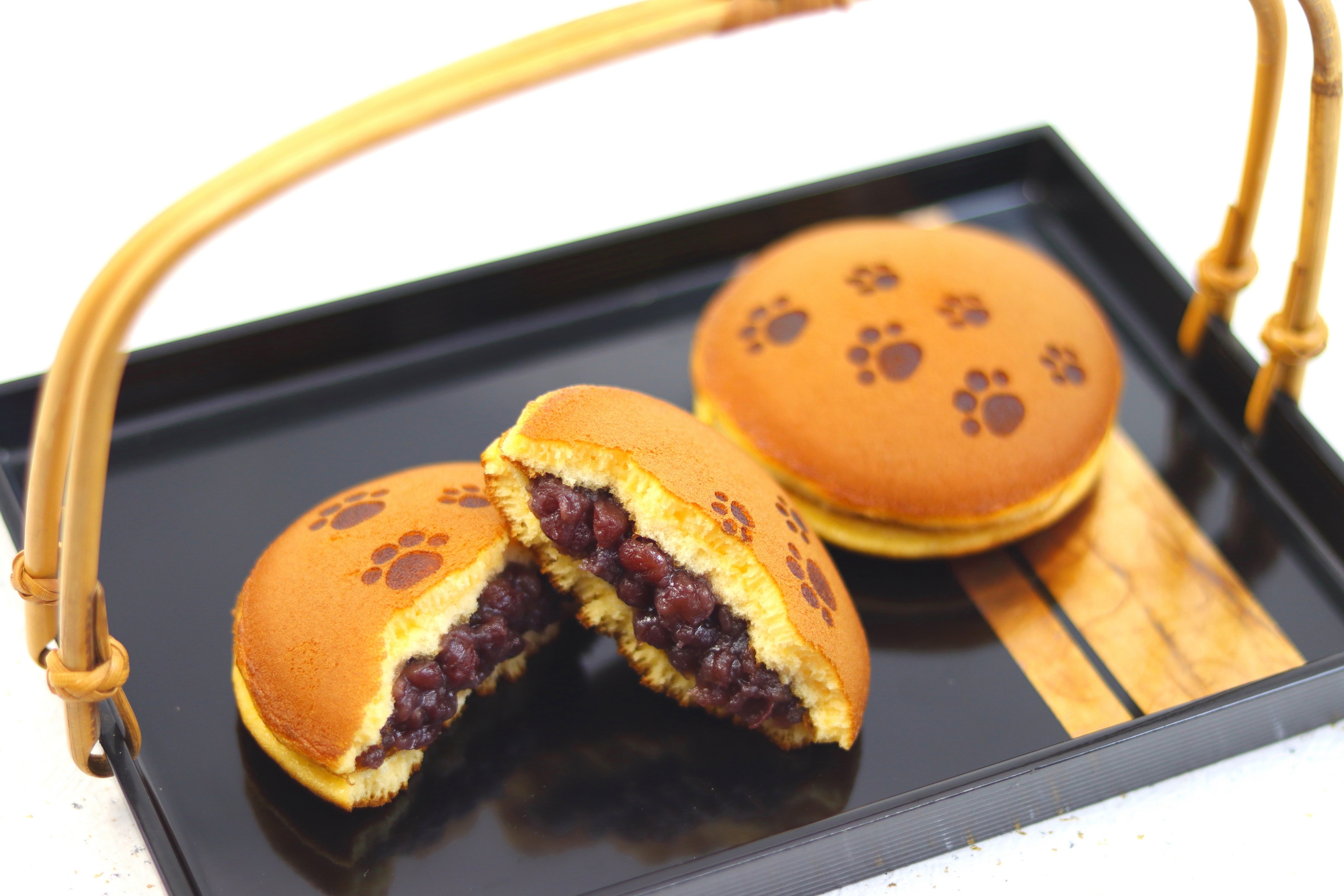 ねこのてて～猫の肉球どら焼き～ | 御菓子司 紅谷三宅