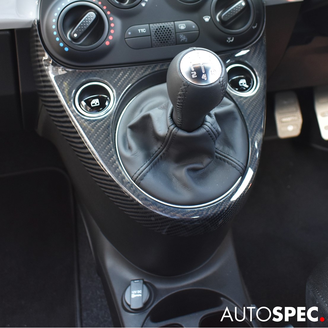 THREEHUNDRED カーボン シフトゲートカバー | AUTOSPEC．