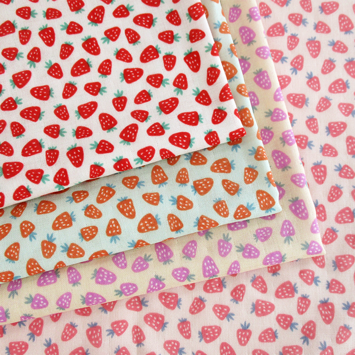 【SALE】ダブルガーゼ strawberry 108cm巾 いちご|イチゴ|フルーツ|くだもの
