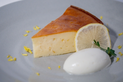 璃の香を練りこんだベイクドチーズケーキ