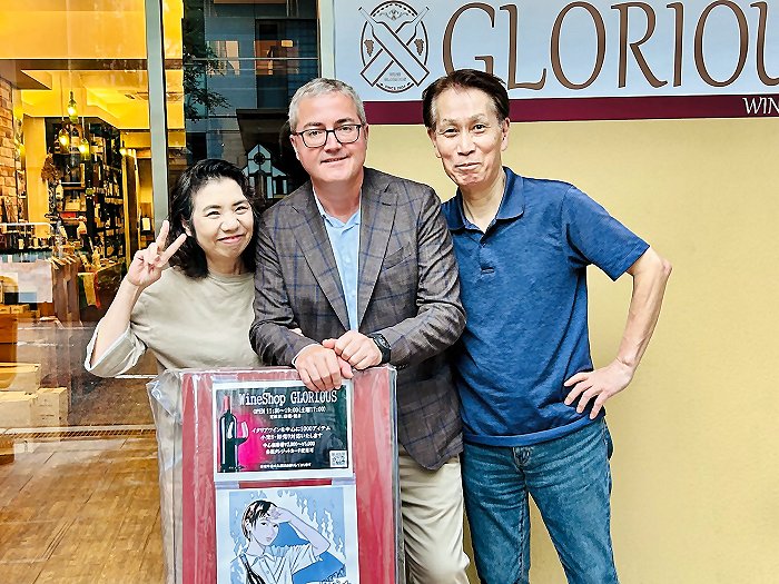 マウリッツィオさん（中央）