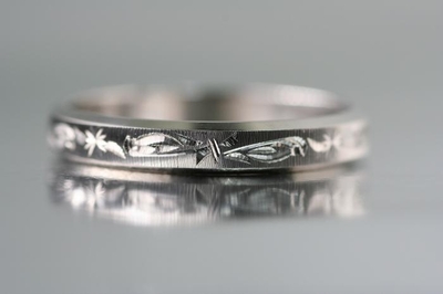 ★Pm850  プラチナ台　手彫り　リング　平打ちタイプのアラベスク調　＃18