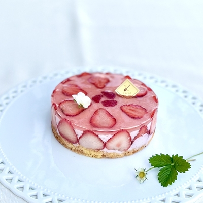 プチ・苺のムースケーキ＊Putit g&acirc;teau mouse aux fraises＊