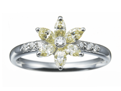 K18WGマーキスカットダイヤモンドフラワーデザインリング 0.6ct