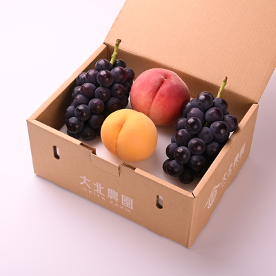 白桃と黄桃と巨峰2房セット