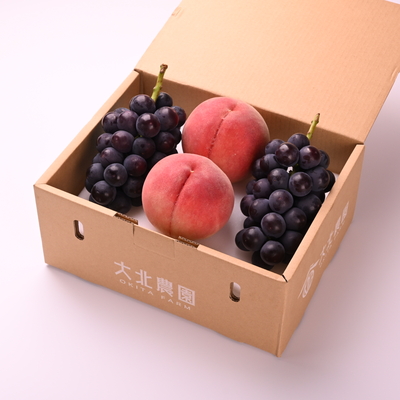 白桃2玉と巨峰2房のセット