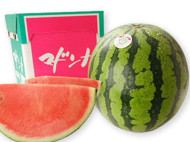 収穫された新鮮なすいかを市場から直送！