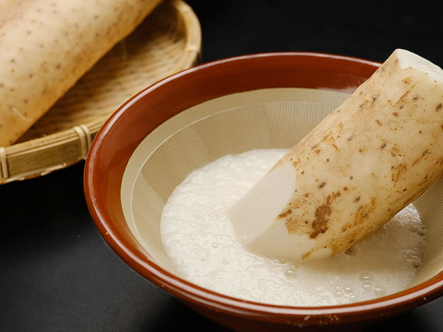 掘りたての鮮度を守る「おがくず仕立て」。お歳暮にも最適。