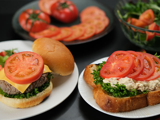スーパーフルーツトマトのハンバーガー