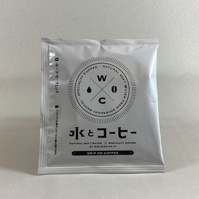 ドリップバッグコーヒー　水とコーヒーブレンド
