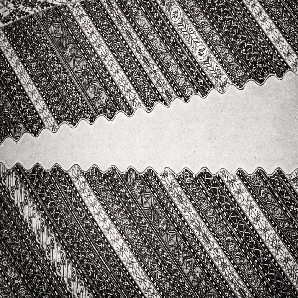 布の筋状文様（参考）- 霧雨のような雰囲気