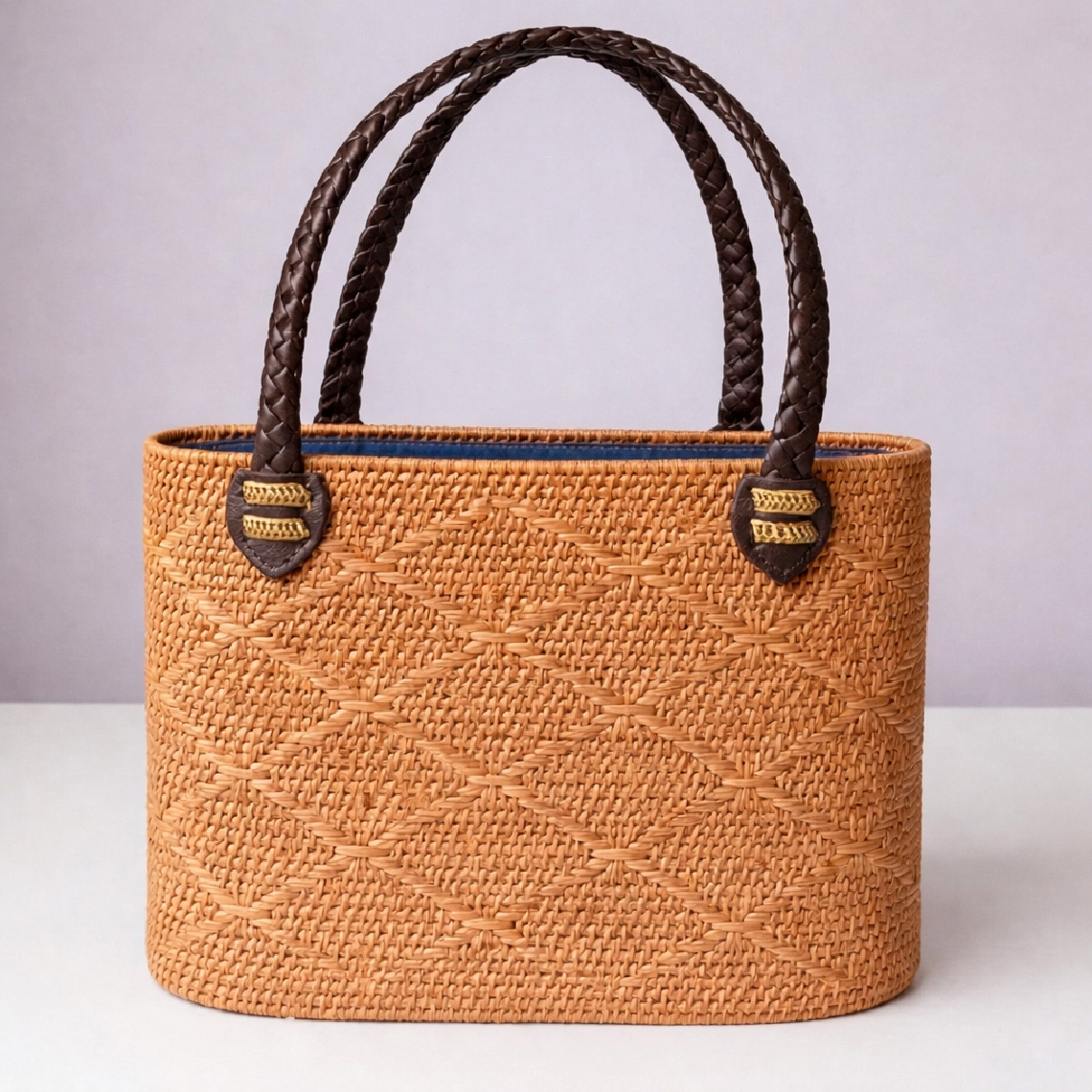 バティック柄の「格子の反復」が全体に面として見える