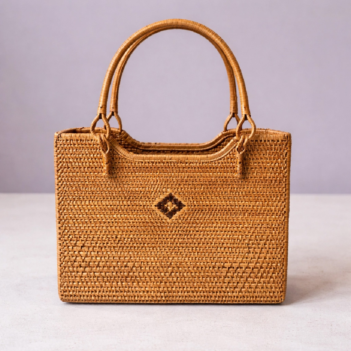 黒模様（アタの根）- 黒い菱形がアクセントになる