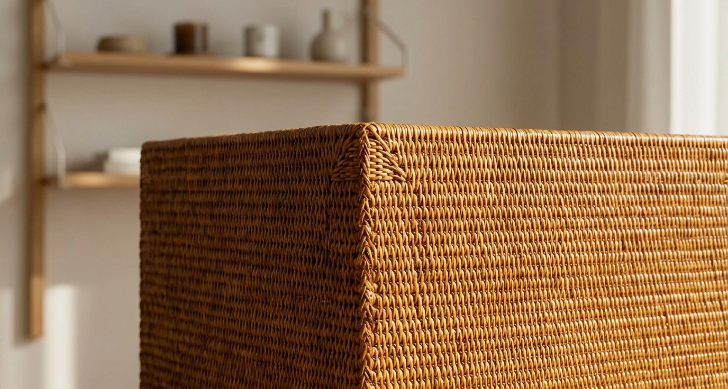 細かな編み目が生む、きちんとした上質感