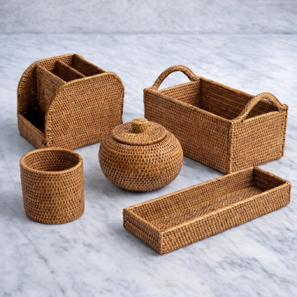 アタ製品の用途に合わせて、かごはいろいろ。暮らしの道具として。