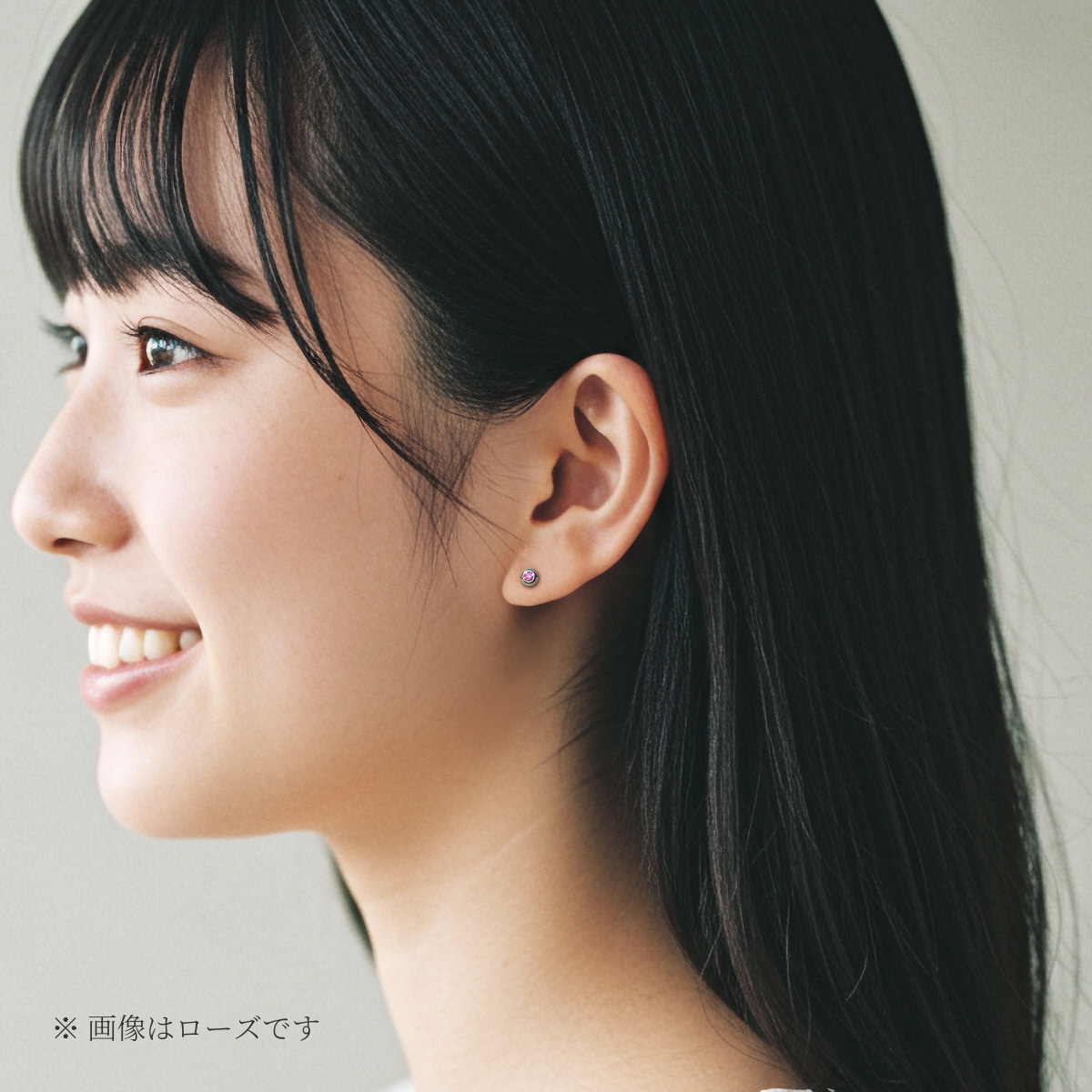 モデル着用画像はローズカラーです。