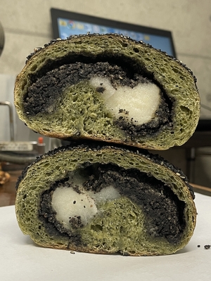 よもぎ胡麻団子　新発売です