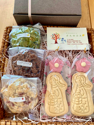 【E】スコーンとおんなの子型クッキーのセット