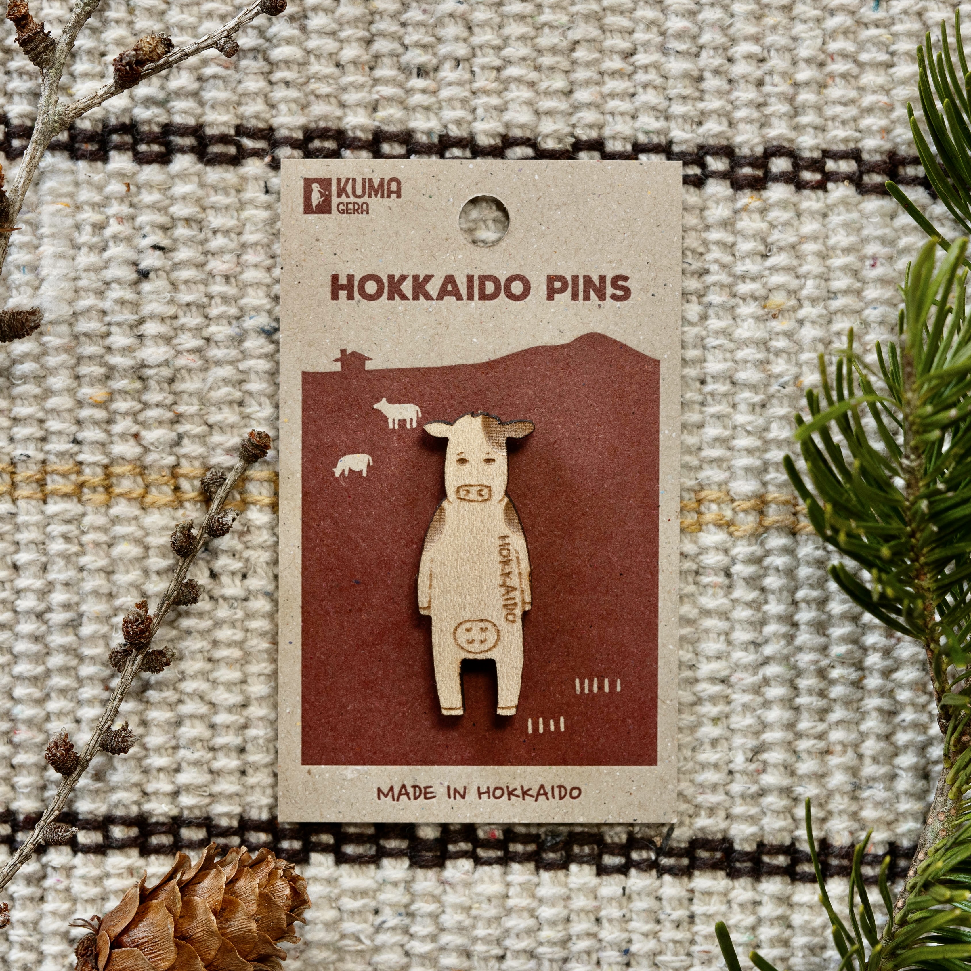 HOKKAIDO PINS　立ちウシ