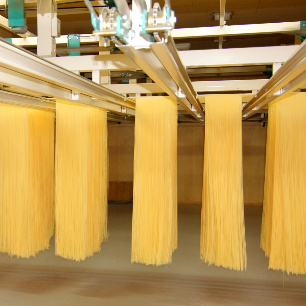 やわらかしゃきしゃきの卵めん｜吉田製麺 吉田製麺