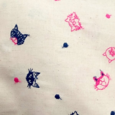 ねこ玉　綿・麻刺繍　(キナリ色)