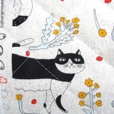エモエモ　猫柄 　キルティング　(キナリ色)