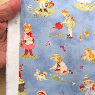 GIRLS AND FLOWERS (9700)