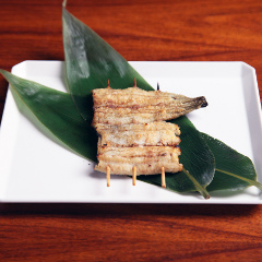 【希少品‼️】 国産 うなぎの白焼き 3匹 国産うなぎの白焼 3本串 中 （80g×1串） | 鰻・若松商店
